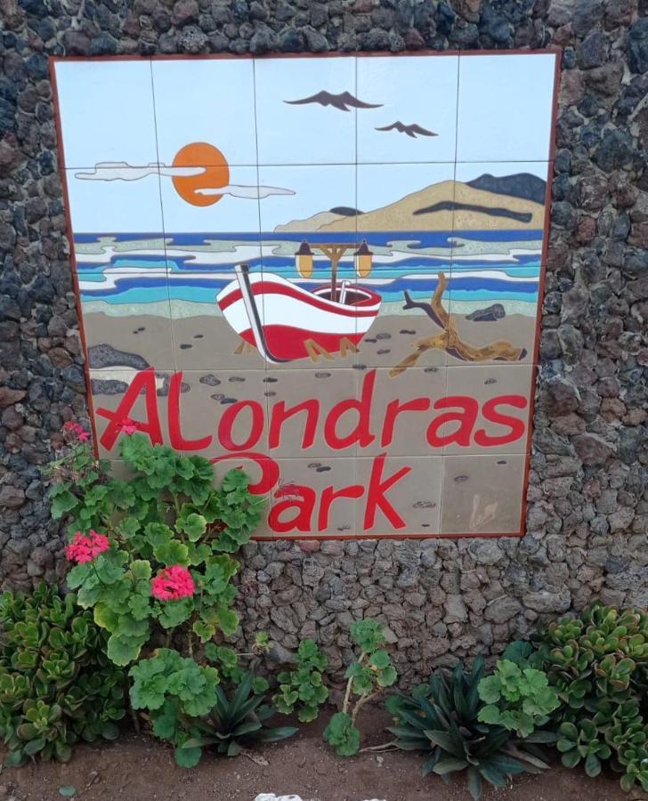Alondras Park Mialsoma Apartment Arona  Eksteriør billede